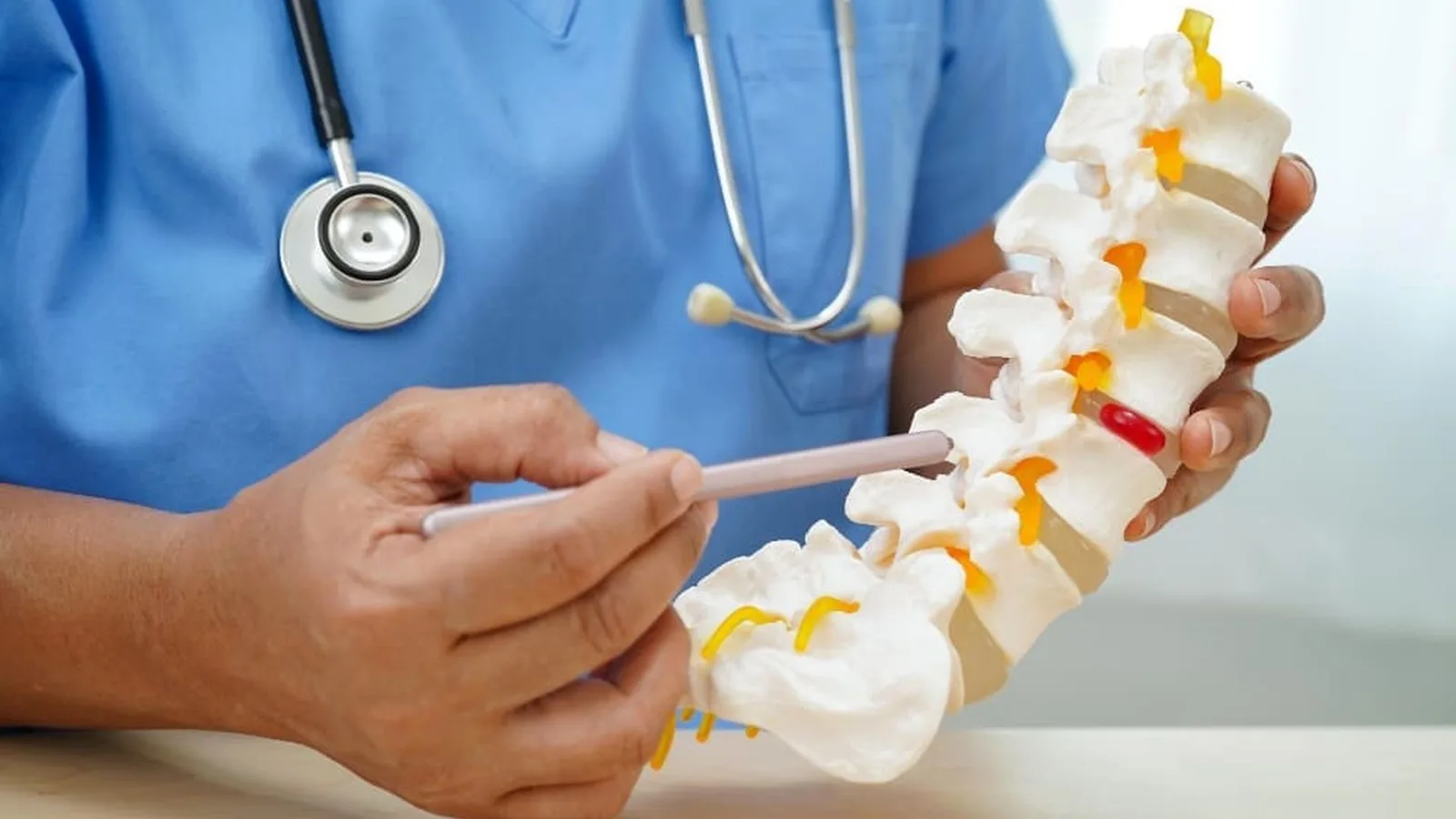 Traumatólogo ortopedista para pacientes con hernias de disco en Mexicali, Baja California