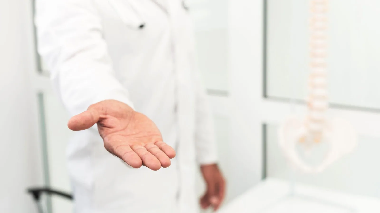 Traumatólogo ortopedista para personas con escoliosis en Mexicali, Baja California